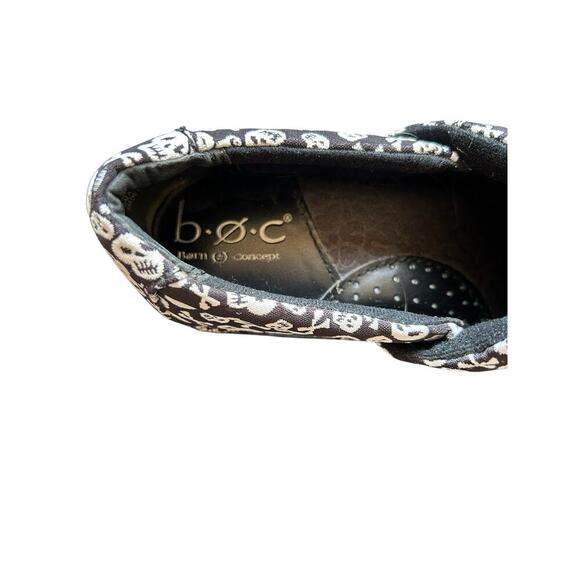 Boc Born Peggy Skull & Cross Bone Slip On Wedge Comfort Clogs Black White Sz 6.5 - Picture 8 of 10